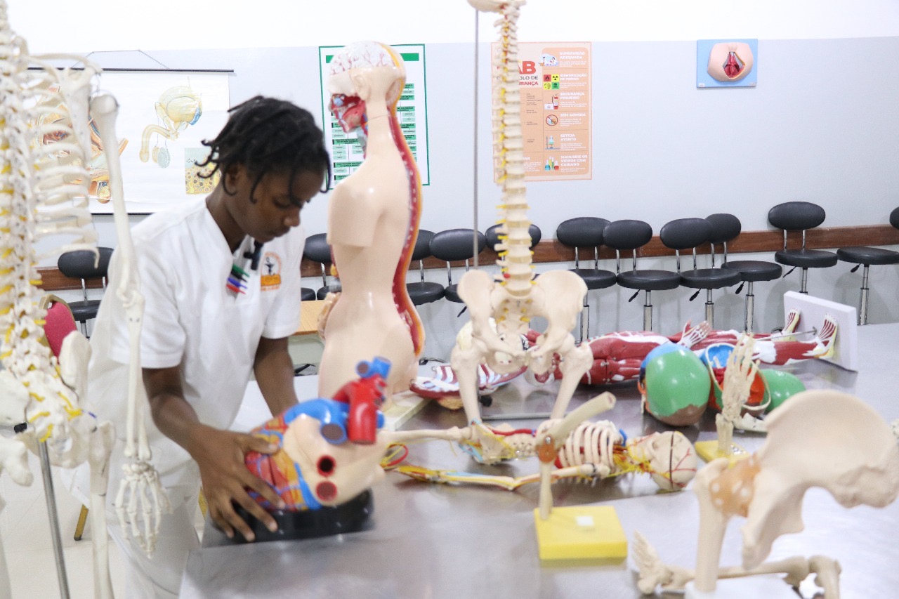 Laboratório de Anatomia: Conhecimento que dá Vida à Formação
